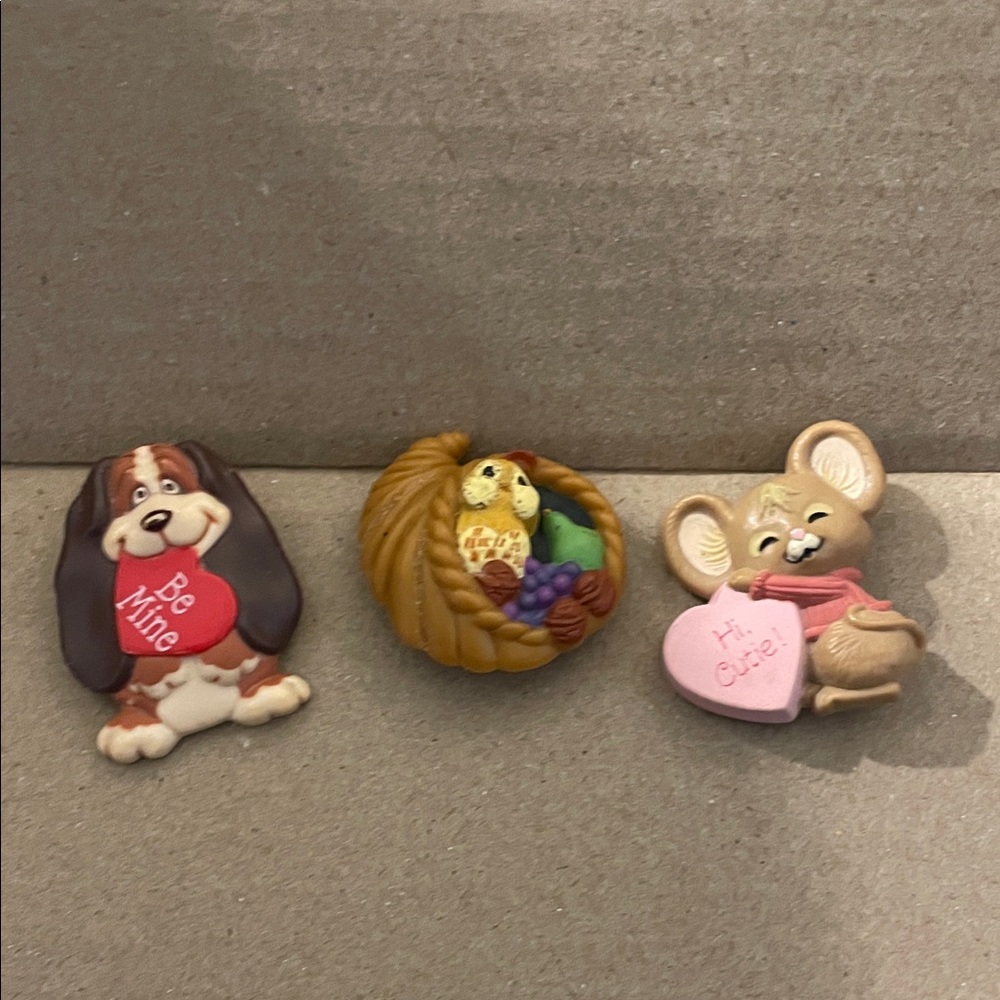 Pins 3 .  1 1/2 inch tall adorable set pins  🧶